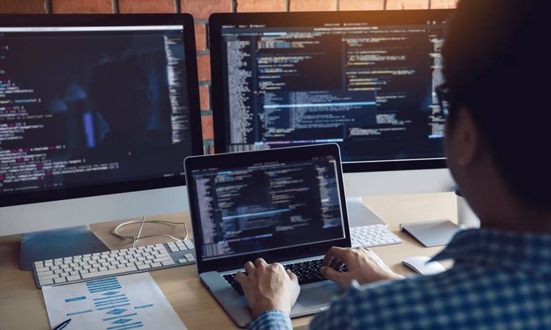 数据科学选型：R与Python如何赋能宝山区网站建设？